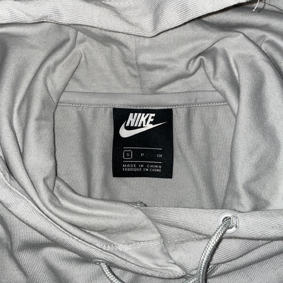 Cropped Nike Hoodie - Picture 3 of 3